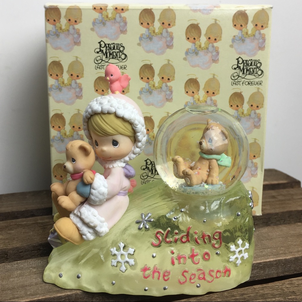 PRECIOUS MOMENTS Figurine